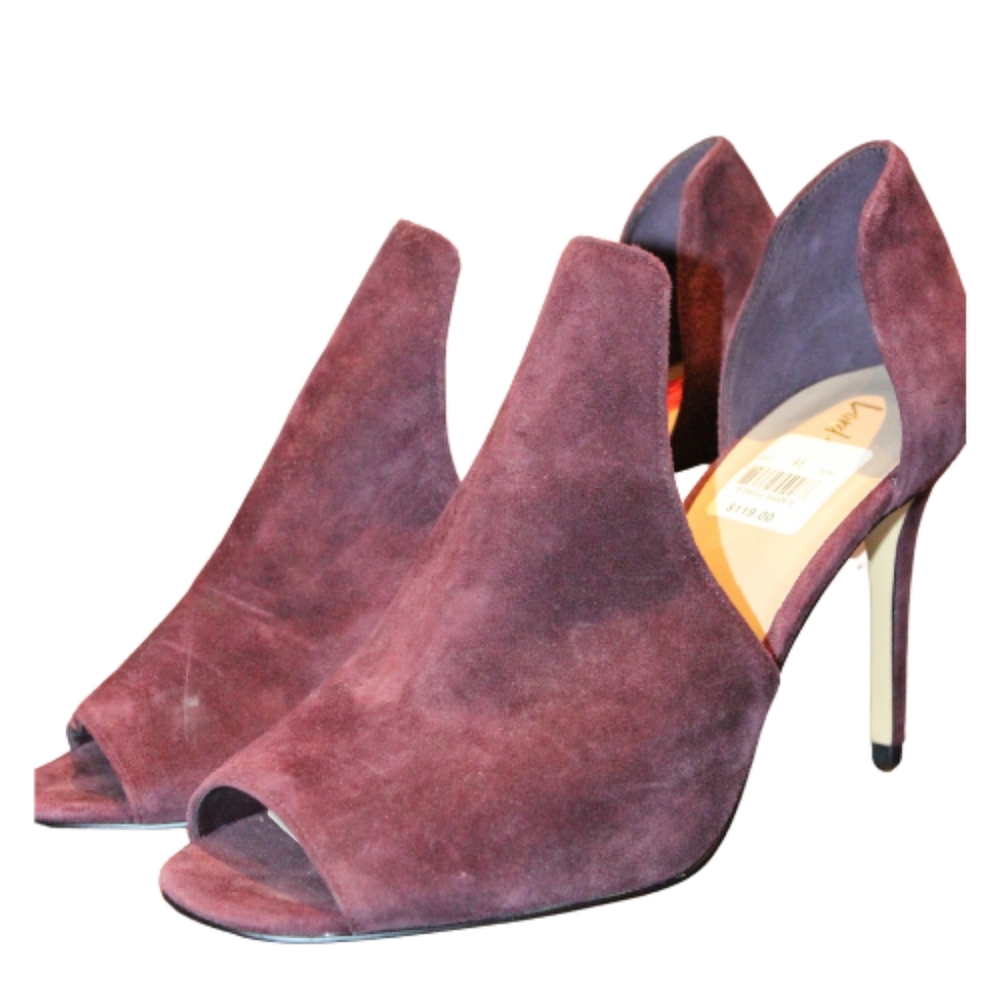 2/$60 🏷Lord & Taylor Maroon Suede Pumps Size 9.5